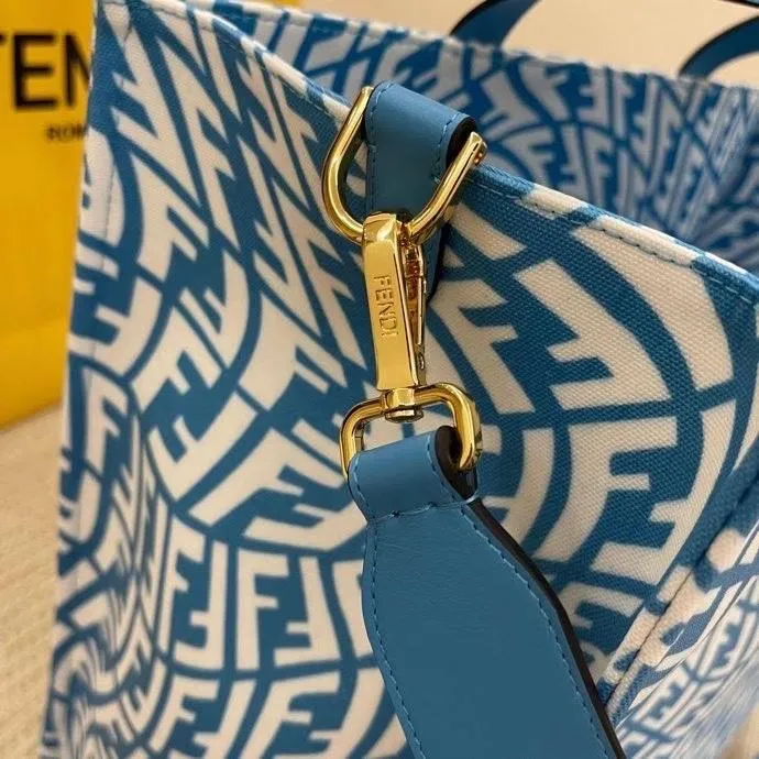 EN   Designer bags by Fendi 165